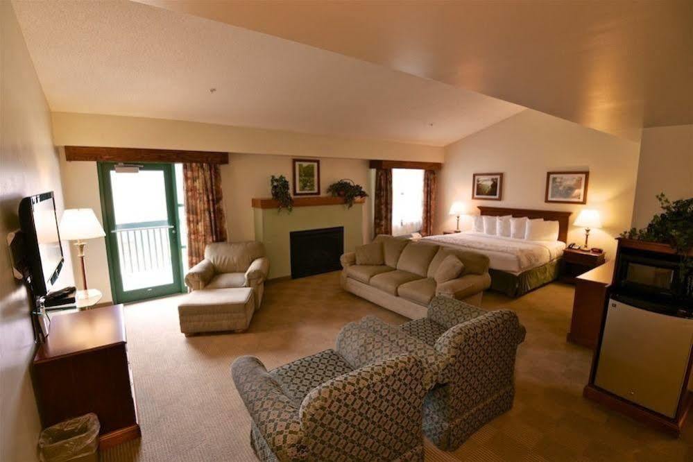 Chief Logan Lodge Hotel & Conference 외부 사진